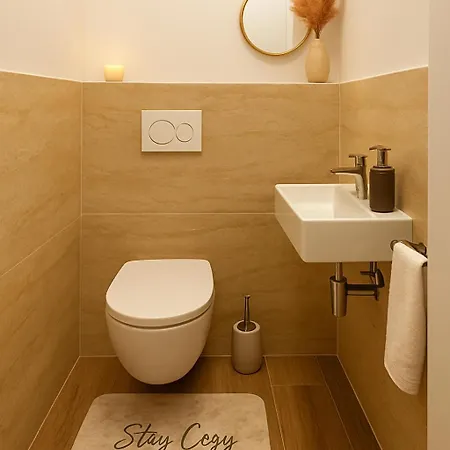 Apartment Spacious 2br Retreat For Families & Friends Near Center *