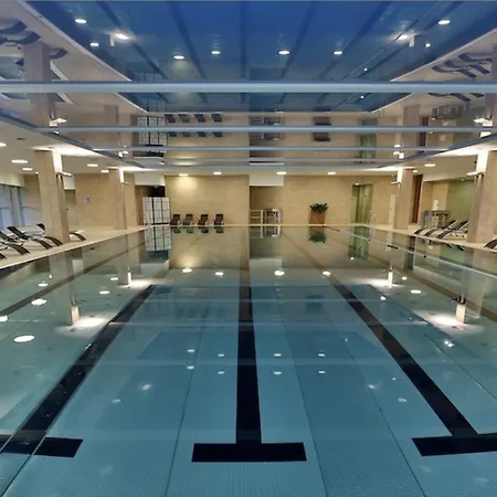 Spacious 2br Retreat For Families & Friends Near Center Apartament