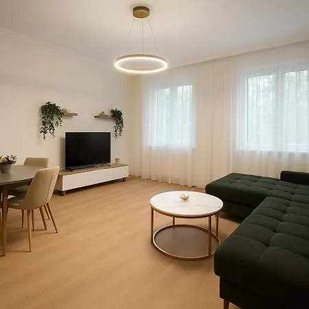 Apartment Spacious 2br Retreat For Families & Friends Near Center Bratislava