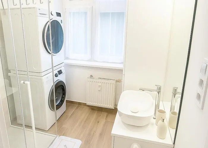 Spacious 2br Retreat For Families & Friends Near Center ブラチスラヴァ