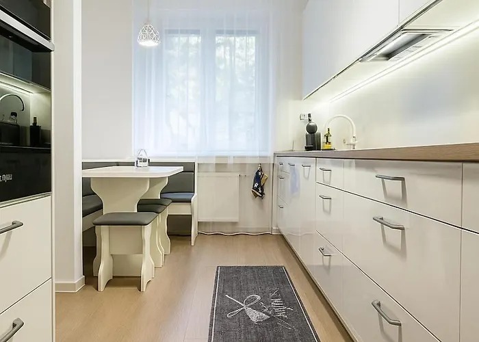 Spacious 2br Retreat For Families & Friends Near Center アパート *