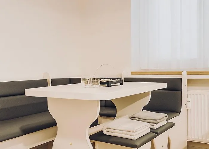 Spacious 2br Retreat For Families & Friends Near Center アパート *