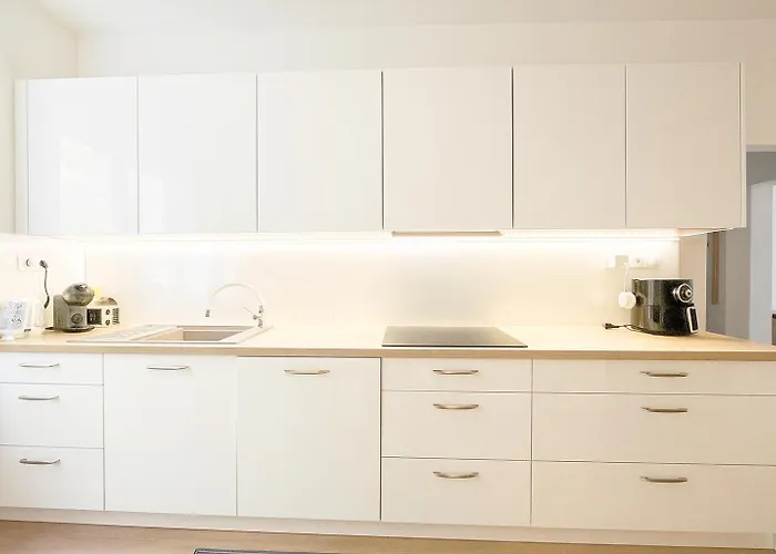 Spacious 2br Retreat For Families & Friends Near Center Apartamento Bratislava