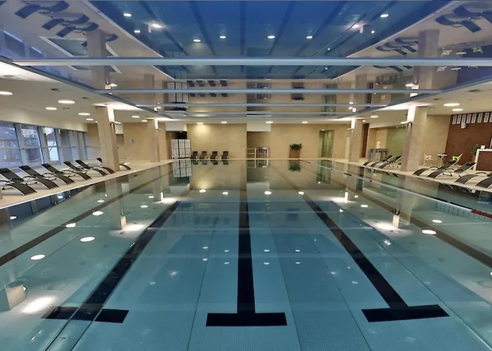 Spacious 2br Retreat For Families & Friends Near Center شقة